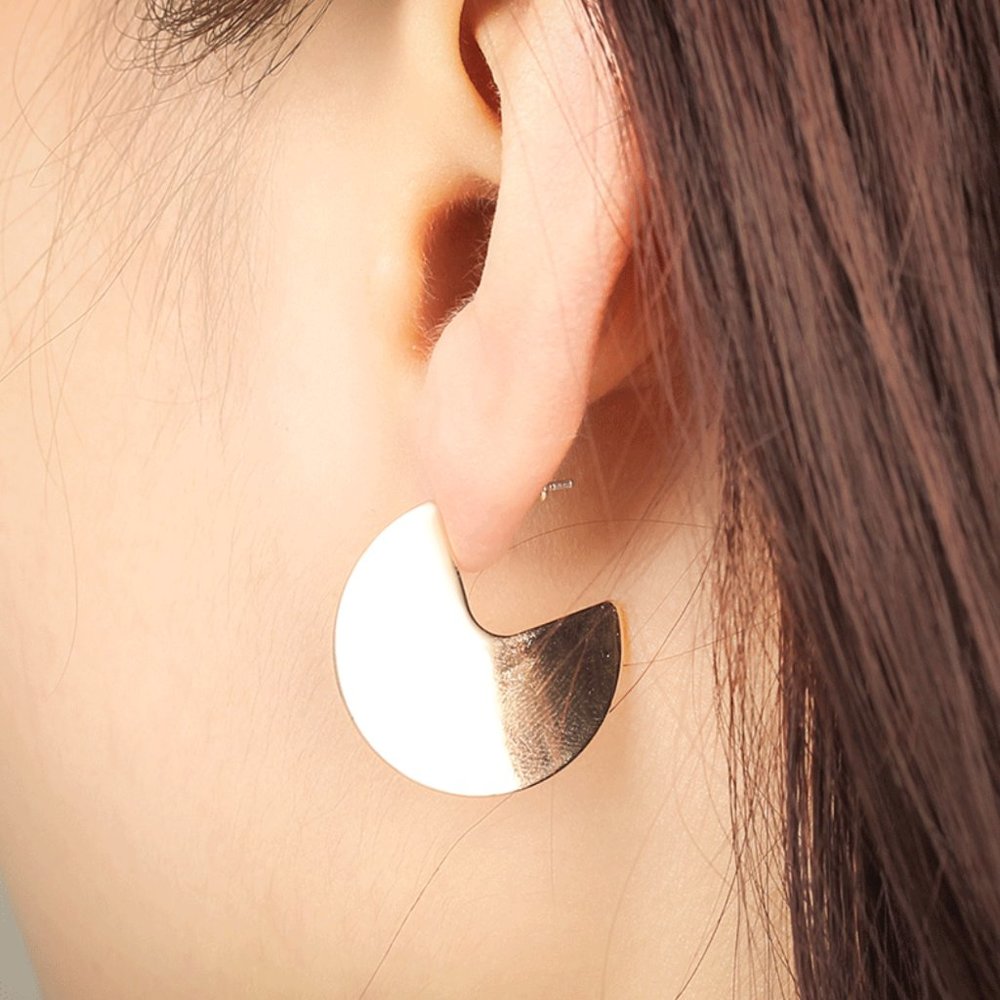 💙Minimalist Circle Earrings - Picture 9 of 11